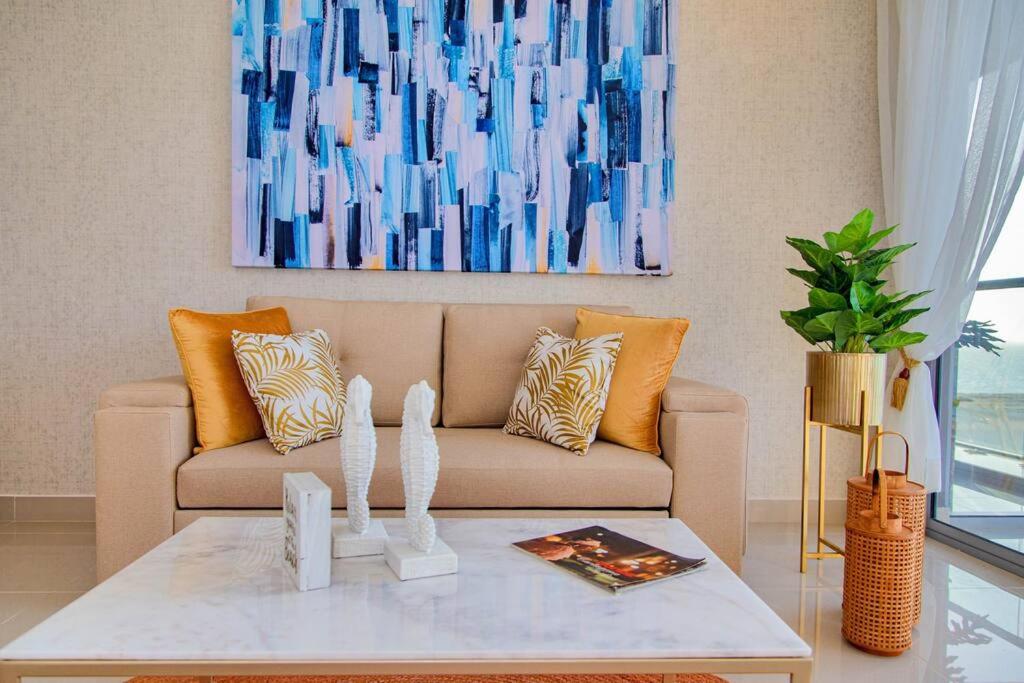 Luxury Beachfront Apartment - Morros City