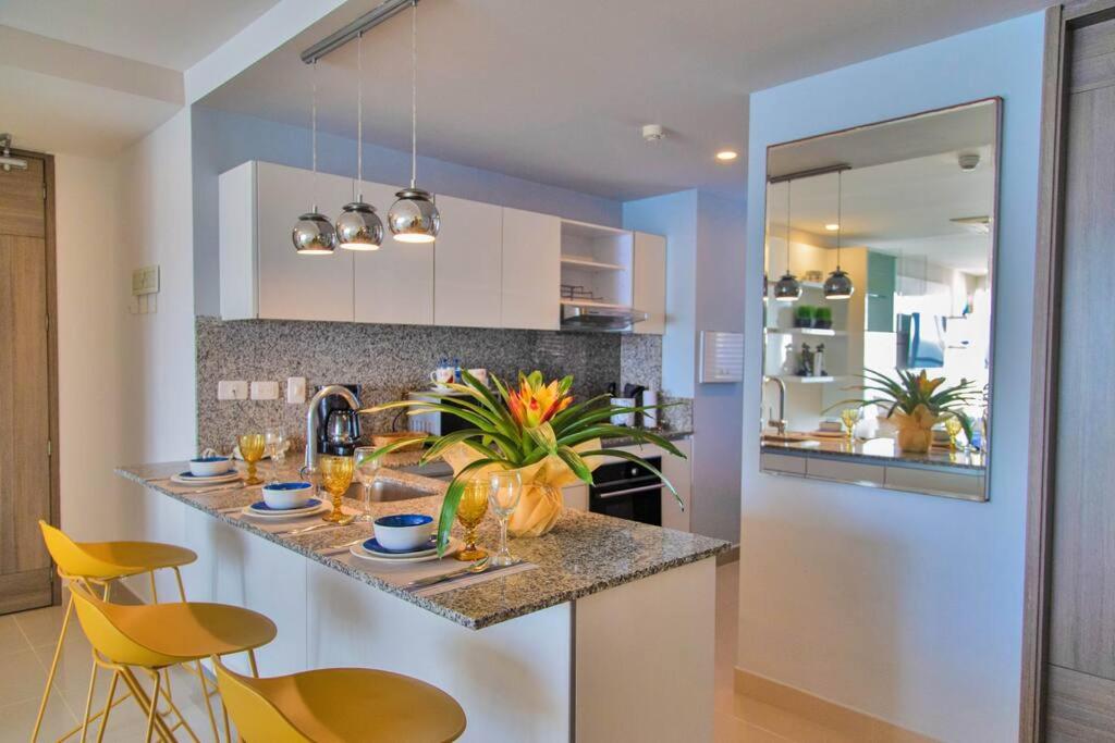 Luxury Beachfront Apartment - Morros City