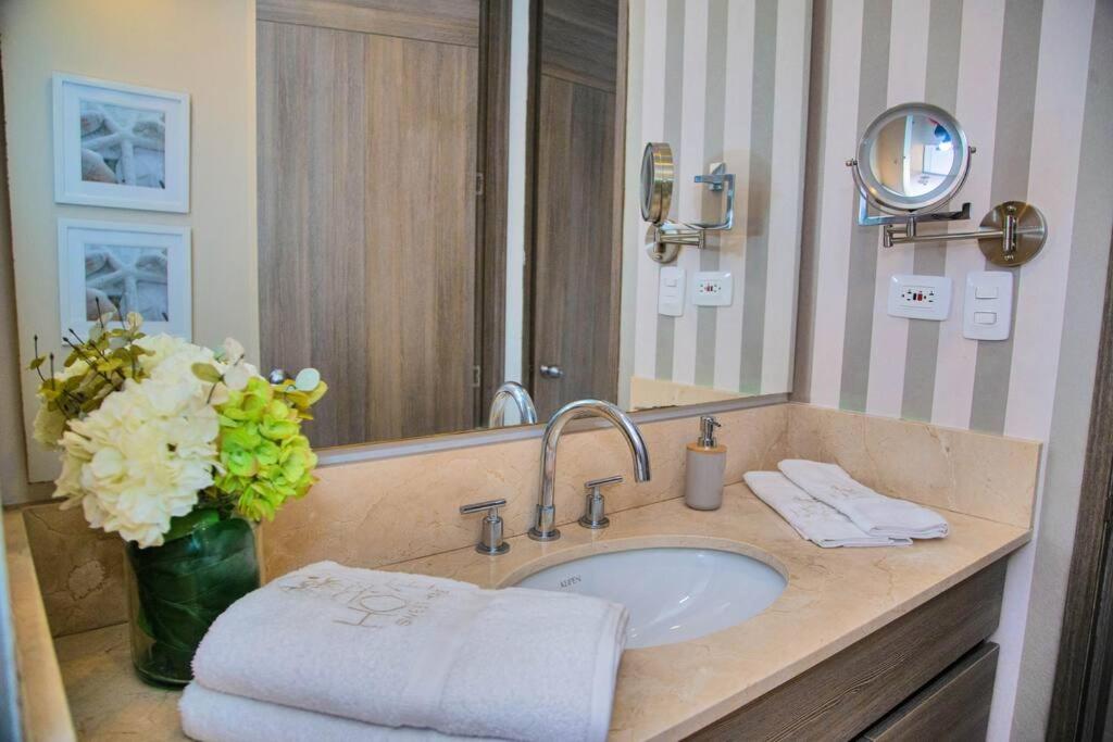 Luxury Beachfront Apartment - Morros City