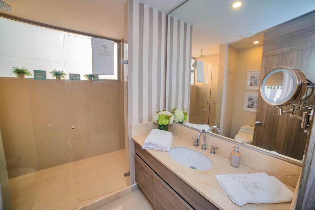 Luxury Beachfront Apartment - Morros City