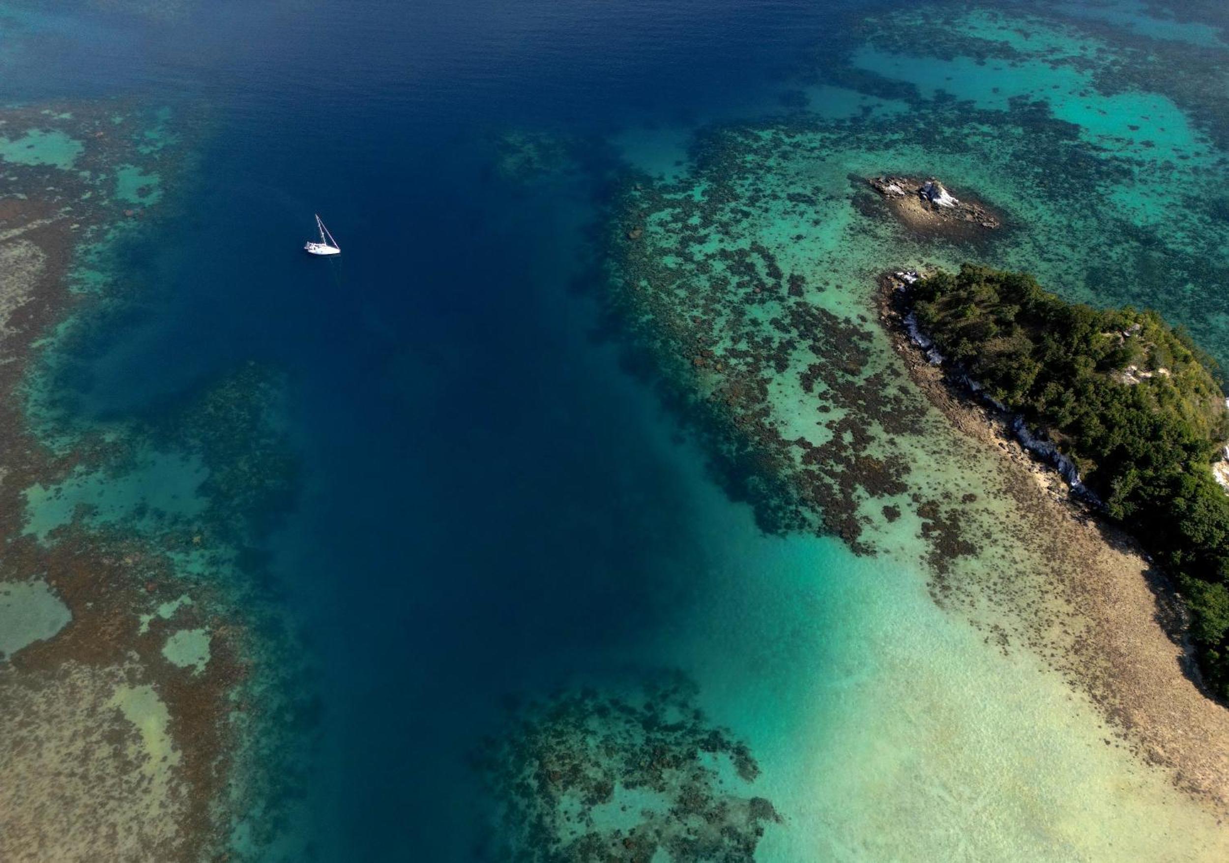 Palawan Private Sailing Yacht Cruise in El Nido view 4