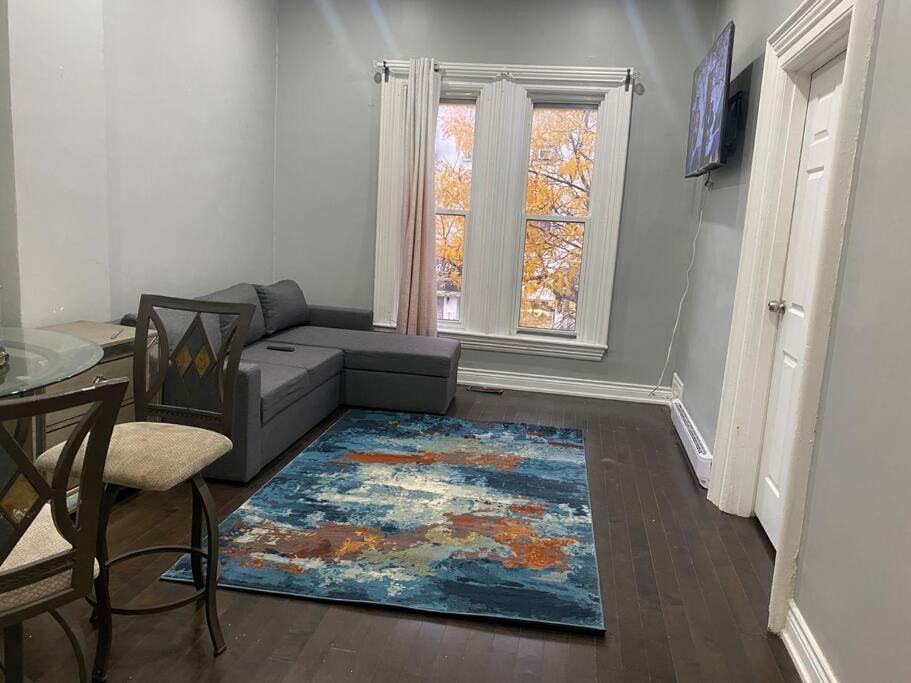Downtown apartment 2/3 people .