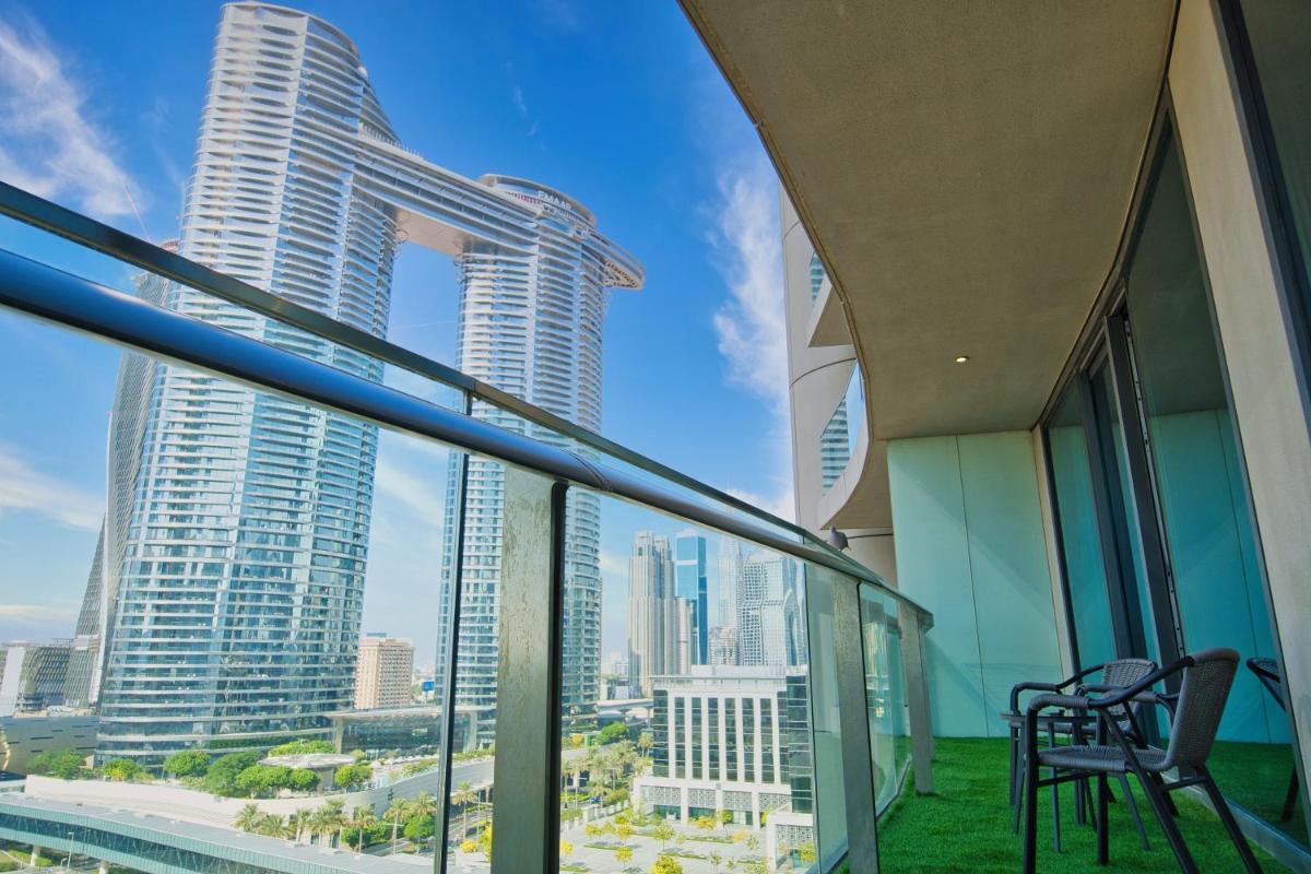 FIRST CLASS 1BR with DUBAI SKYLINE view