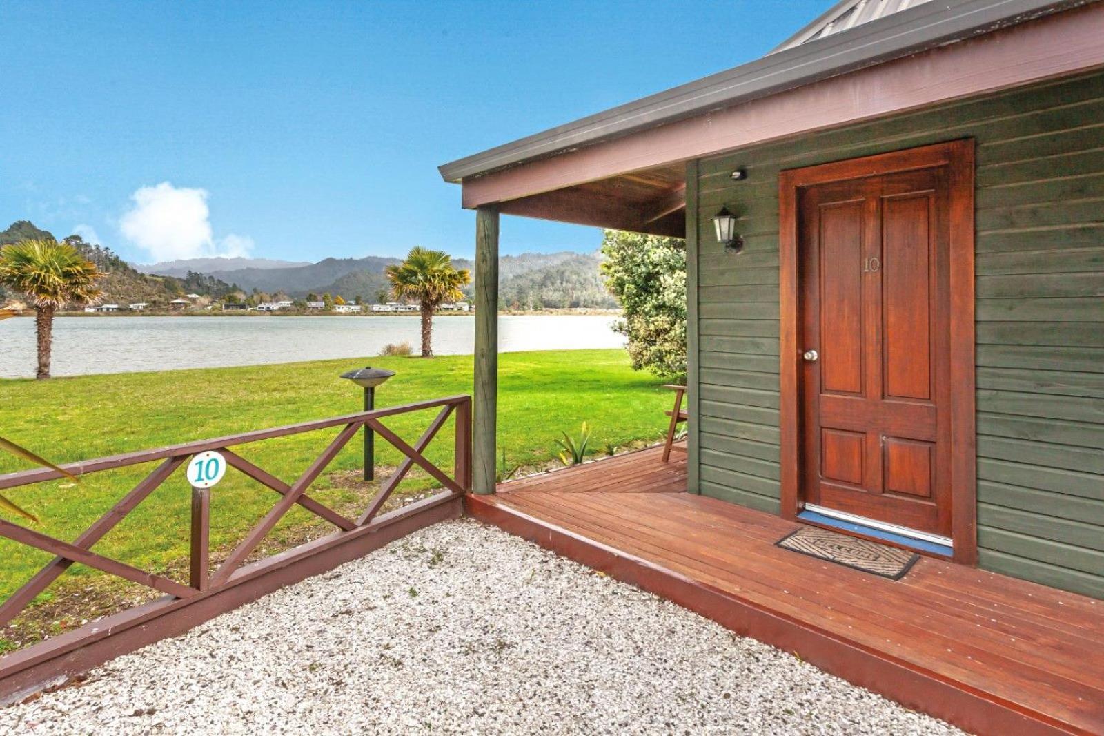 Waterfront island-style 1-bdrm superior Villa