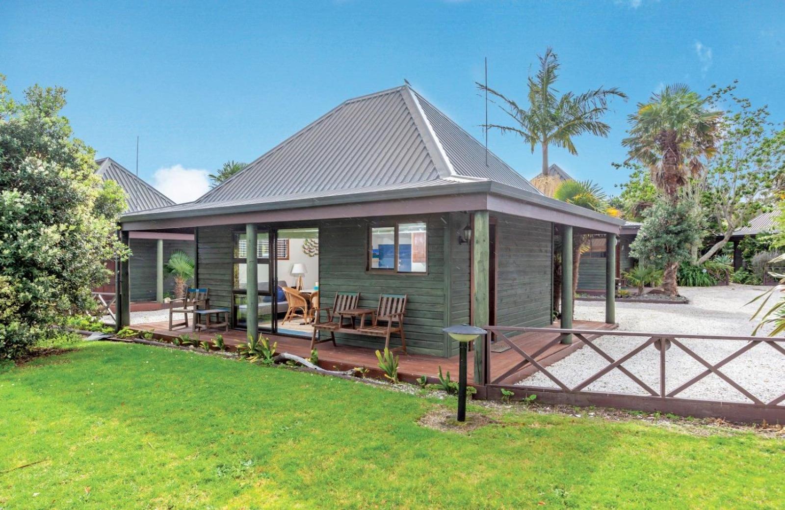 Waterfront island-style 1-bdrm superior Villa