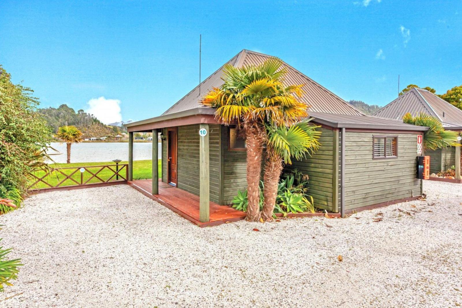 Waterfront island-style 1-bdrm superior Villa