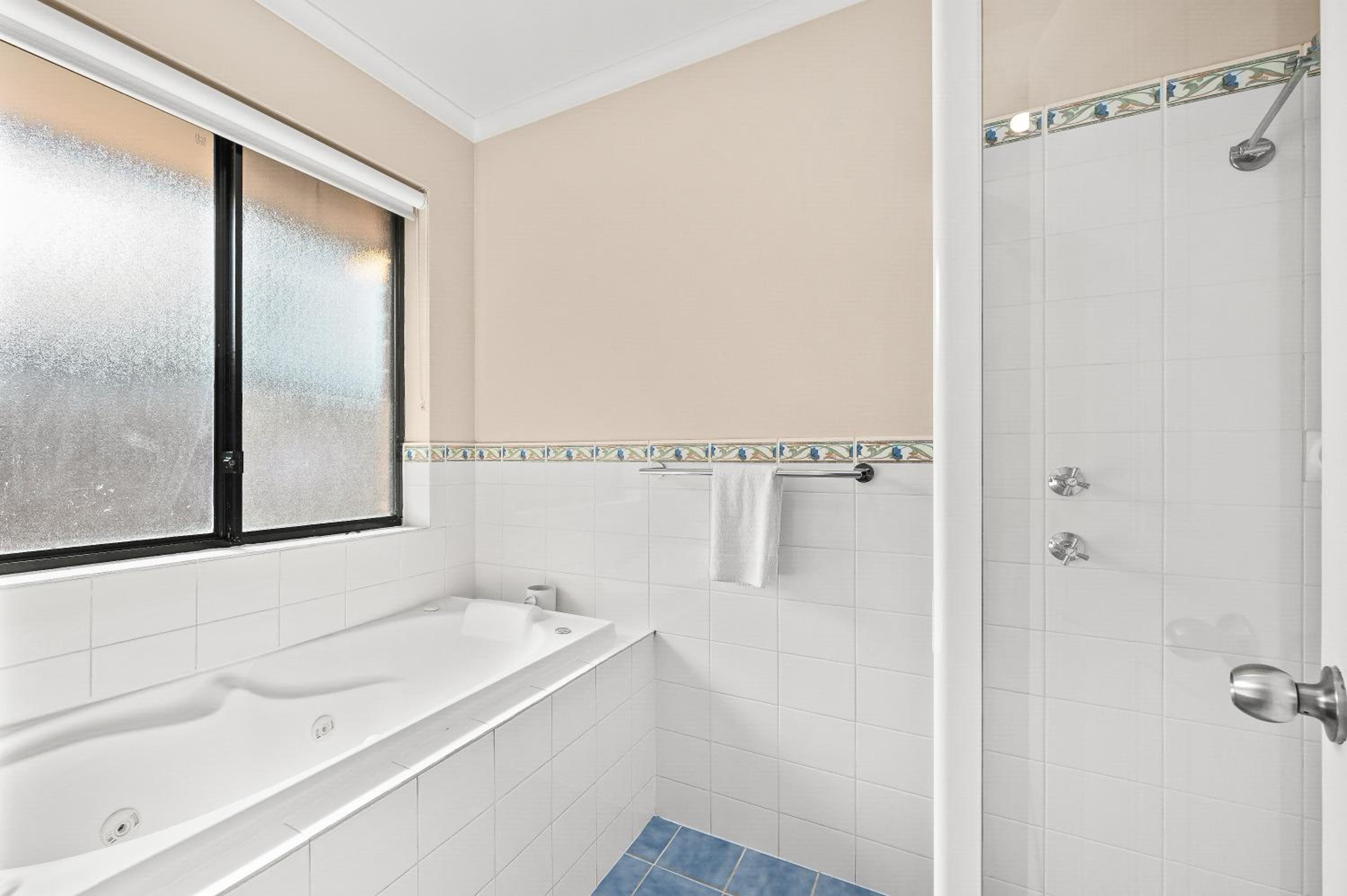 Seacret Oasis - Alding Beach - C21 SouthCoast Holidays