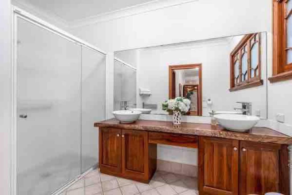Rosebay water front 4 bd home