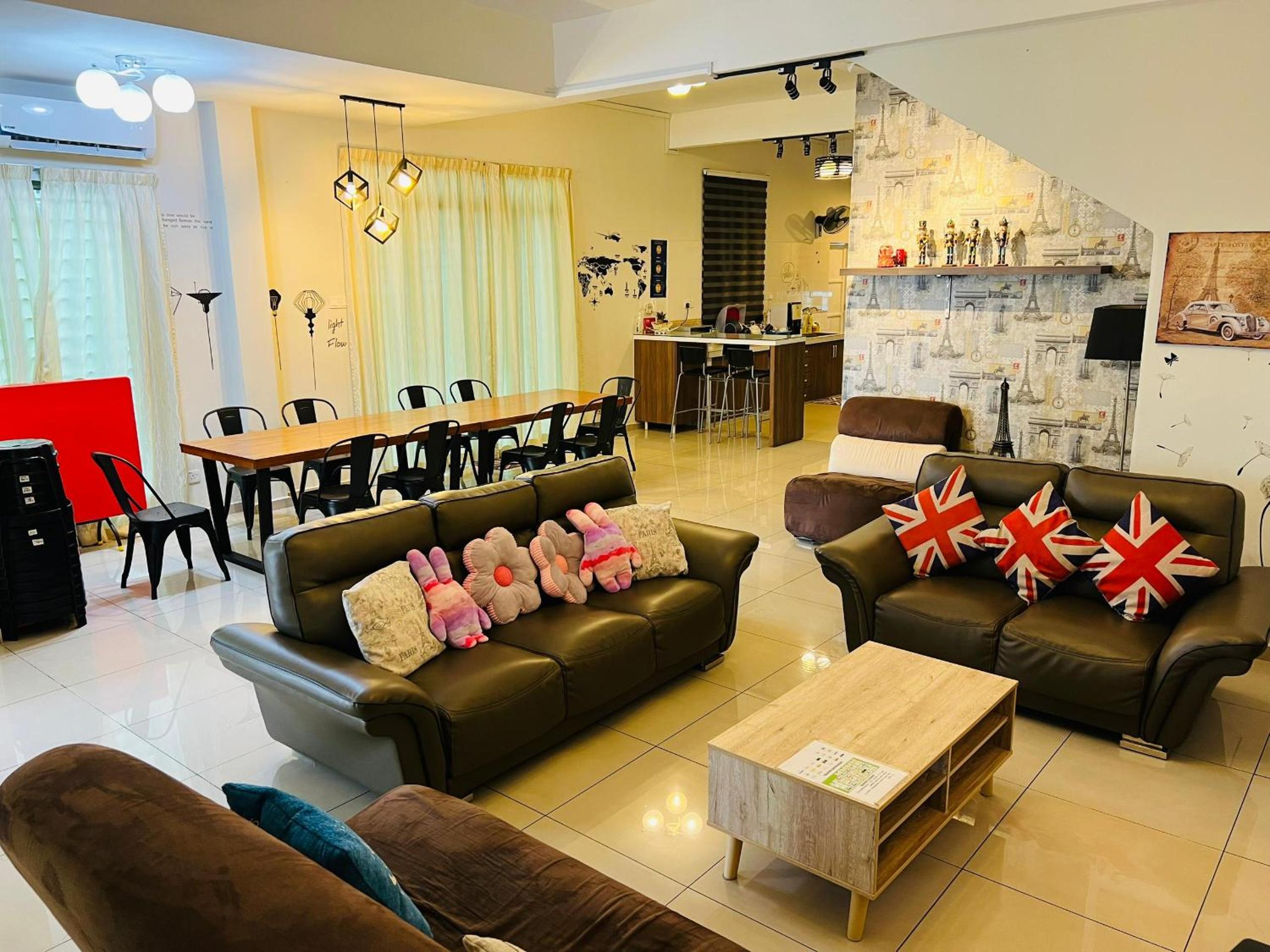 LeParis Swimming pool KTV BBQ Jonker 88 homestay photo 1