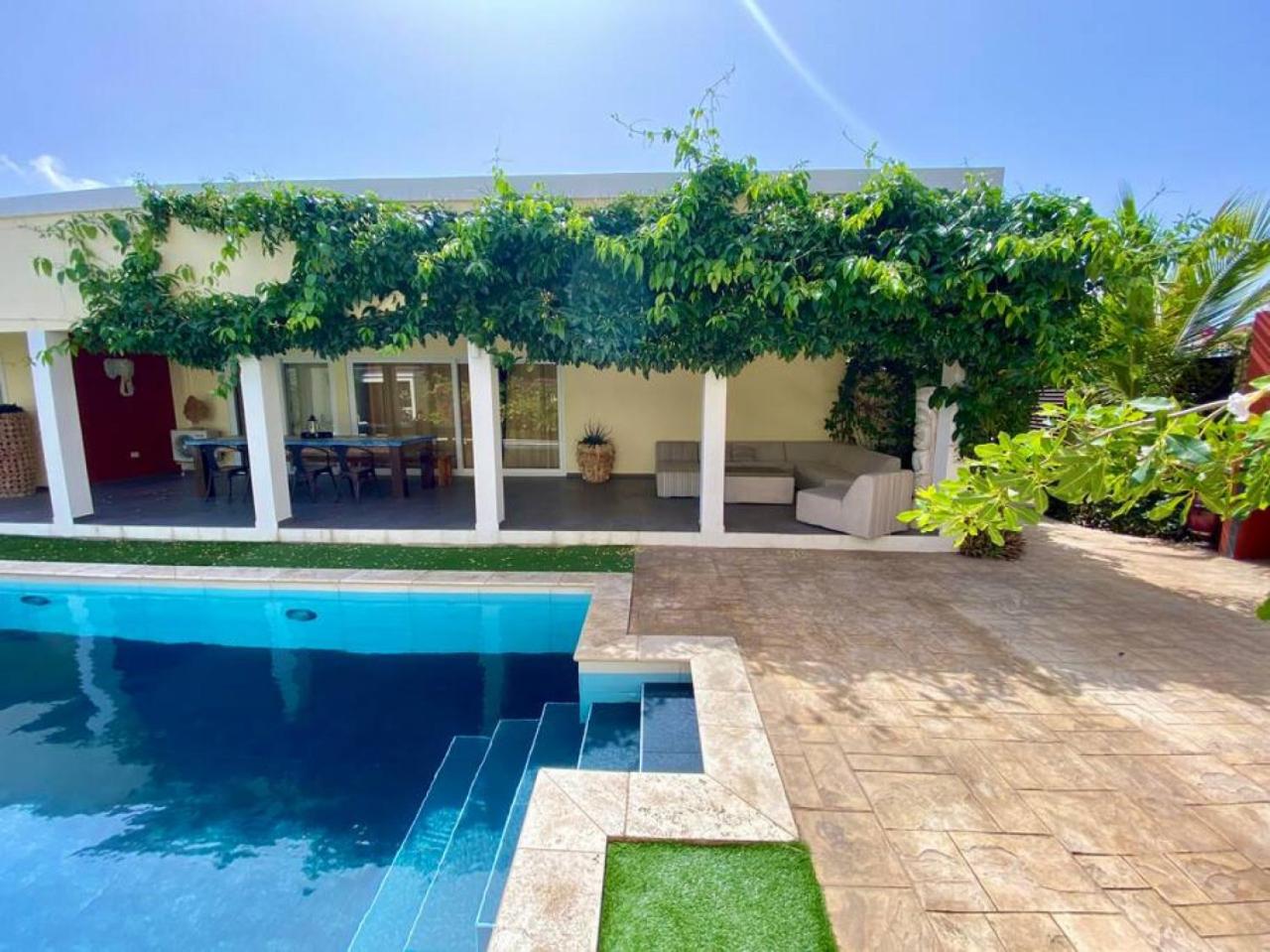 Modern 4BR Villa with Private Pool walk to Palm Beach
