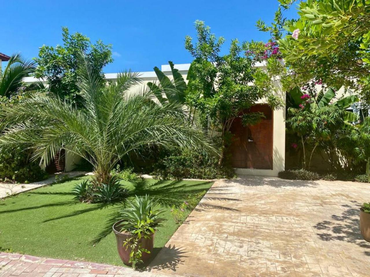 Modern 4BR Villa with Private Pool walk to Palm Beach