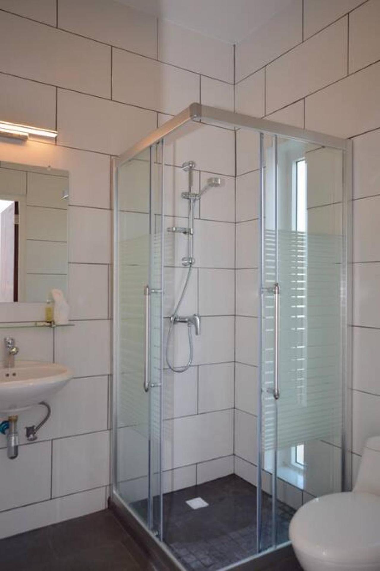 Modern 4BR Villa with Private Pool walk to Palm Beach