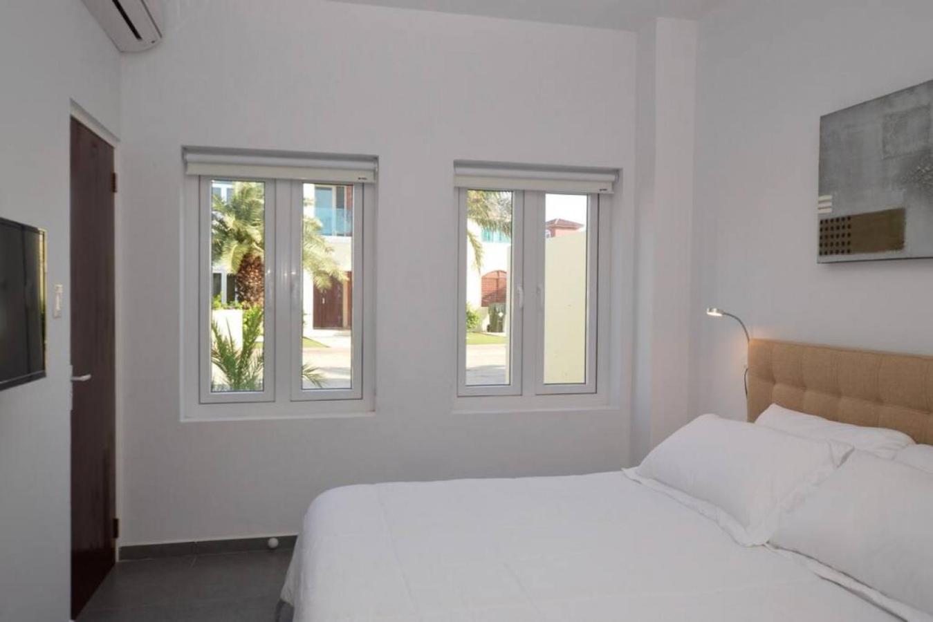 Modern 4BR Villa with Private Pool walk to Palm Beach