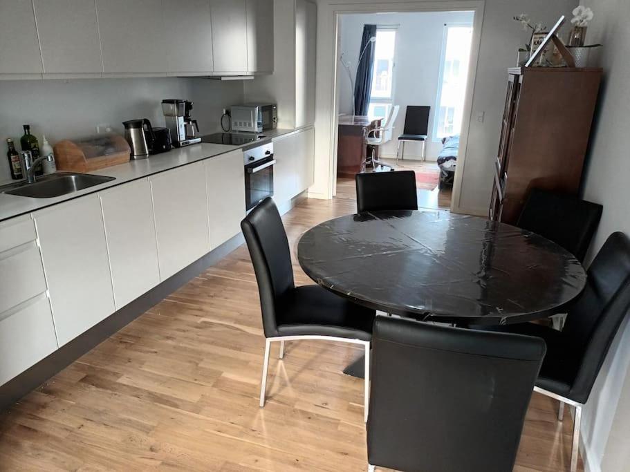 Fully equipped apartment, 15 min to Downtown view 4