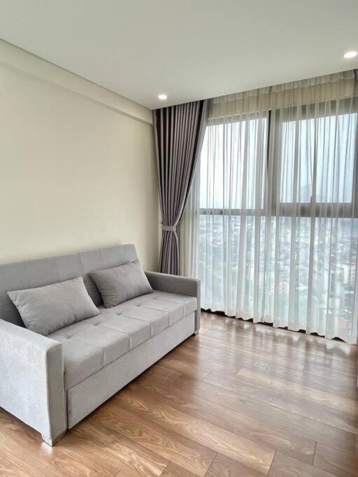 2-bedroom apartment West Lake view