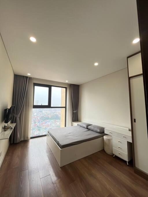 2-bedroom apartment West Lake view