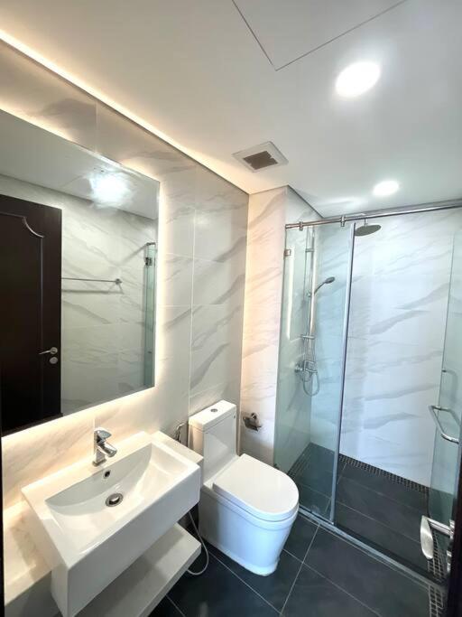 2-bedroom apartment West Lake view