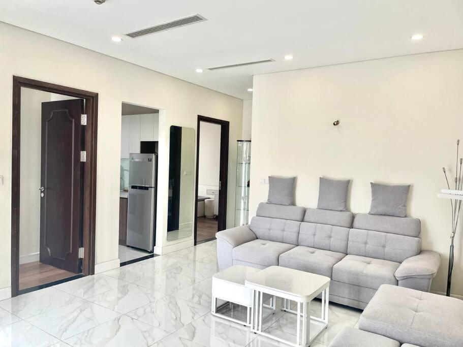 2-bedroom apartment West Lake view