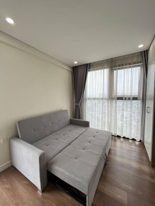 2-bedroom apartment West Lake view