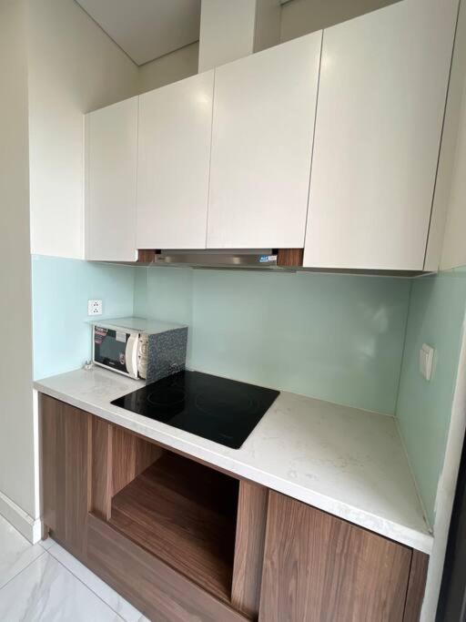 2-bedroom apartment West Lake view