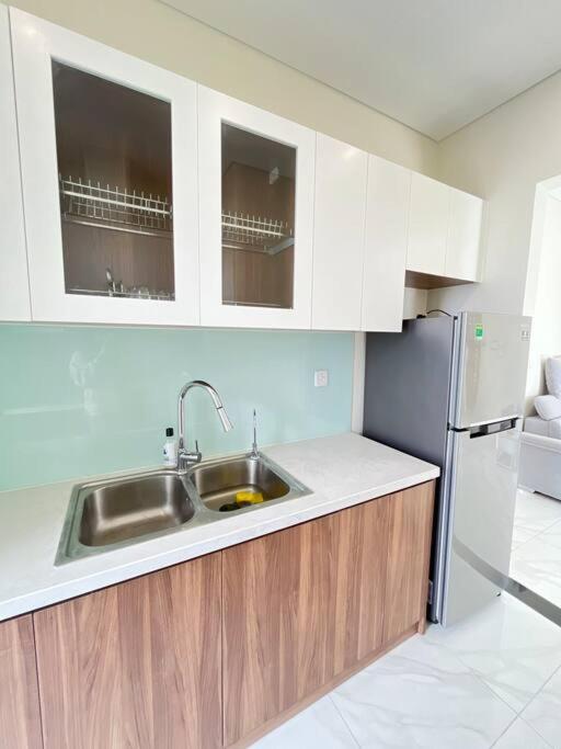 2-bedroom apartment West Lake view