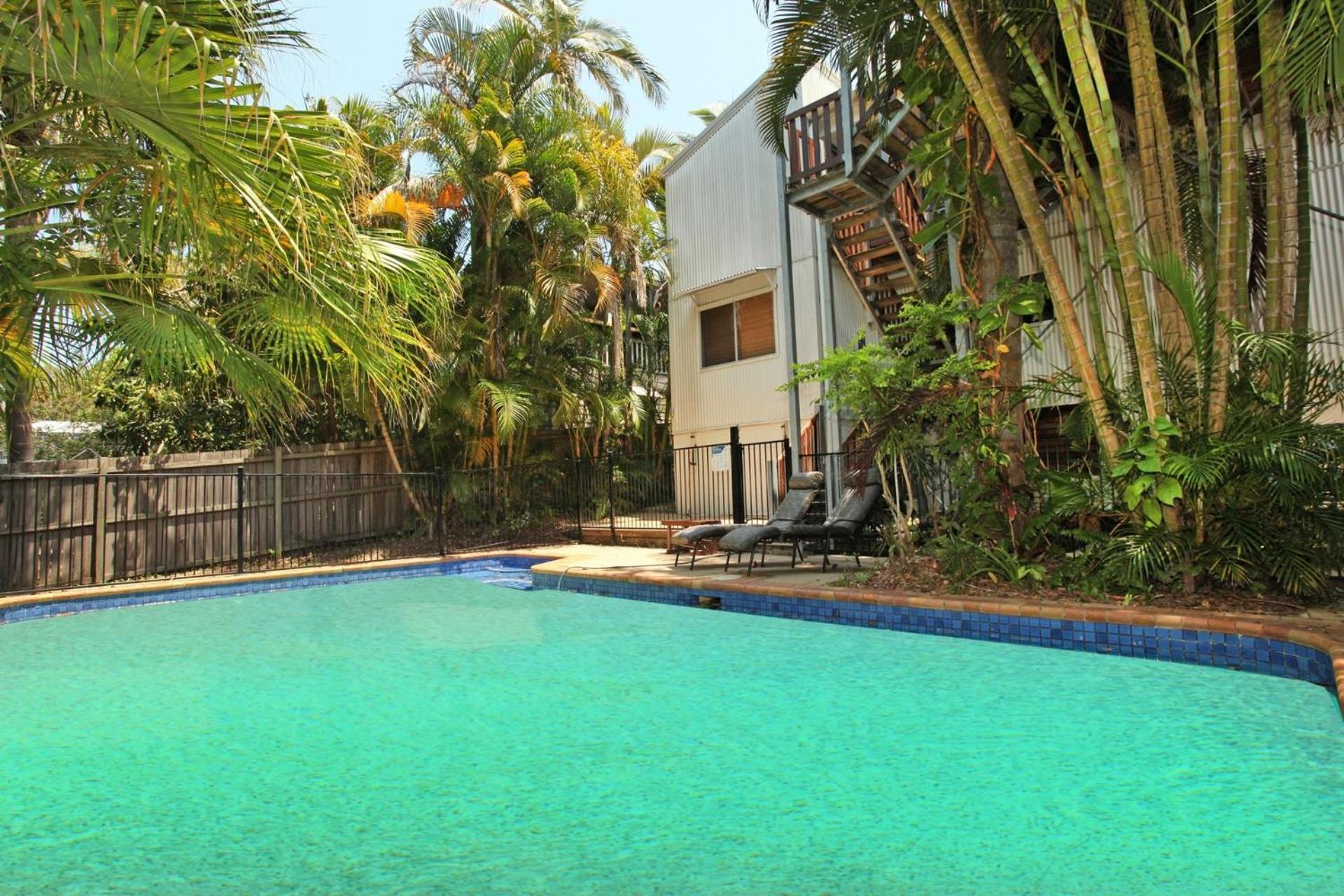 5 bedroom home close to beach, pool and pet friendly