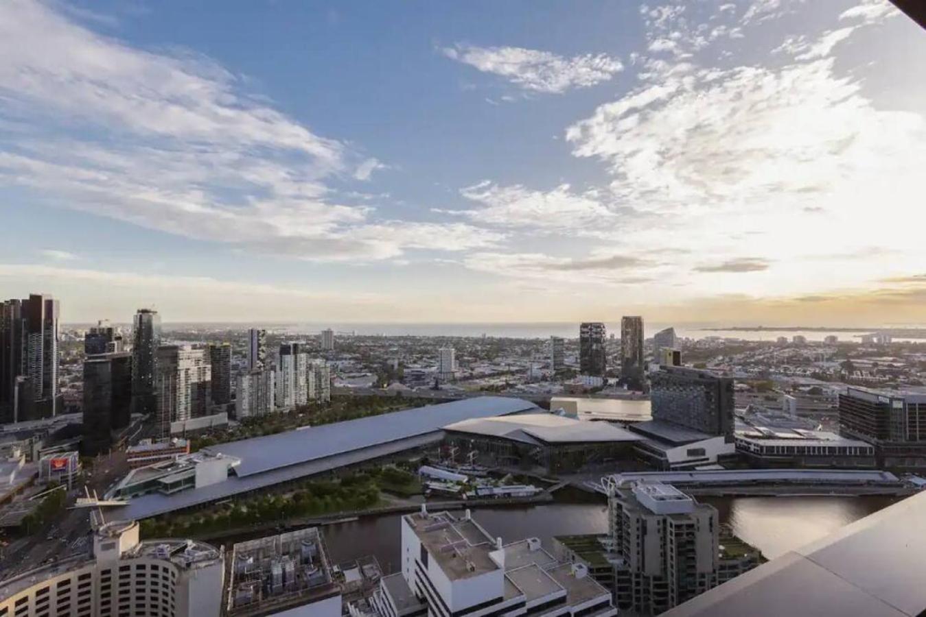 42D Stylish 2BR Apt wCity view nr Yarra River Crown