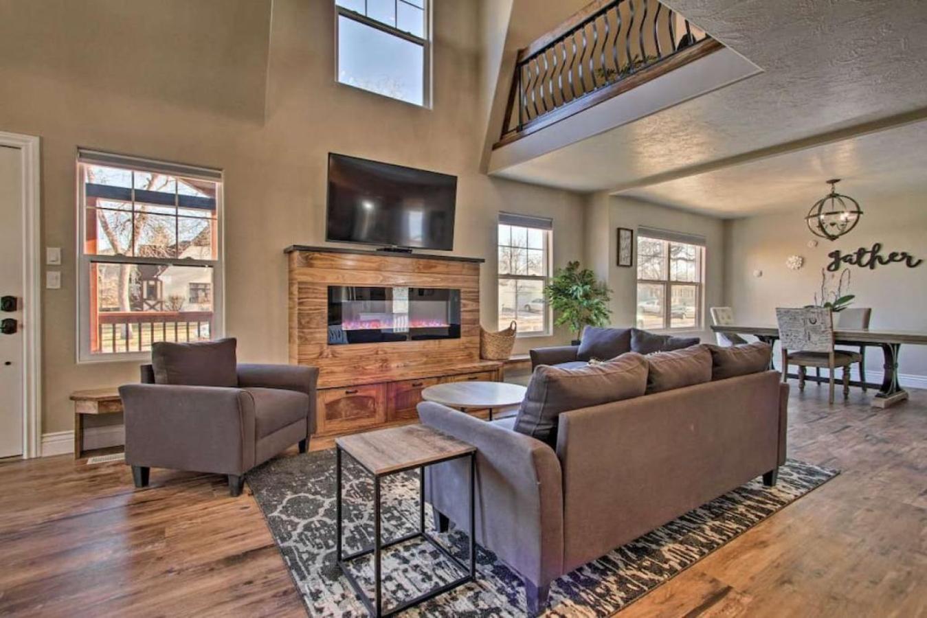Luxury Great Falls Retreat | Hot Tub | W & R