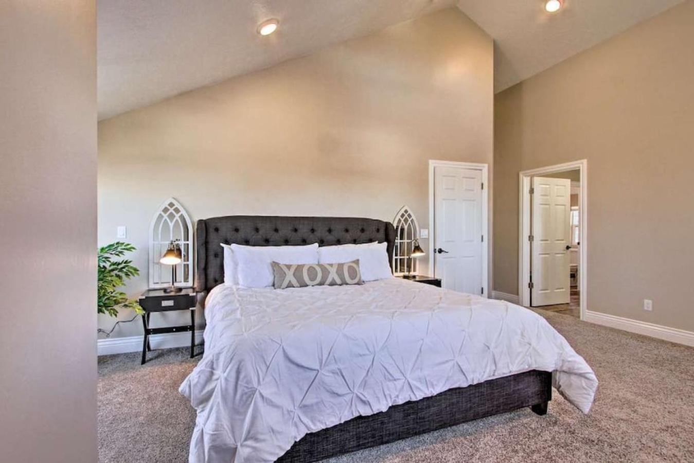 Luxury Great Falls Retreat | Hot Tub | W & R