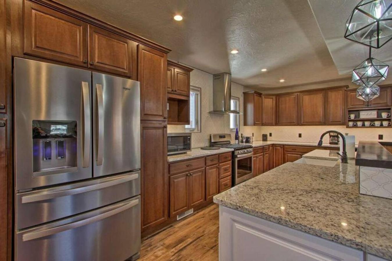 Luxury Great Falls Retreat | Hot Tub | W & R