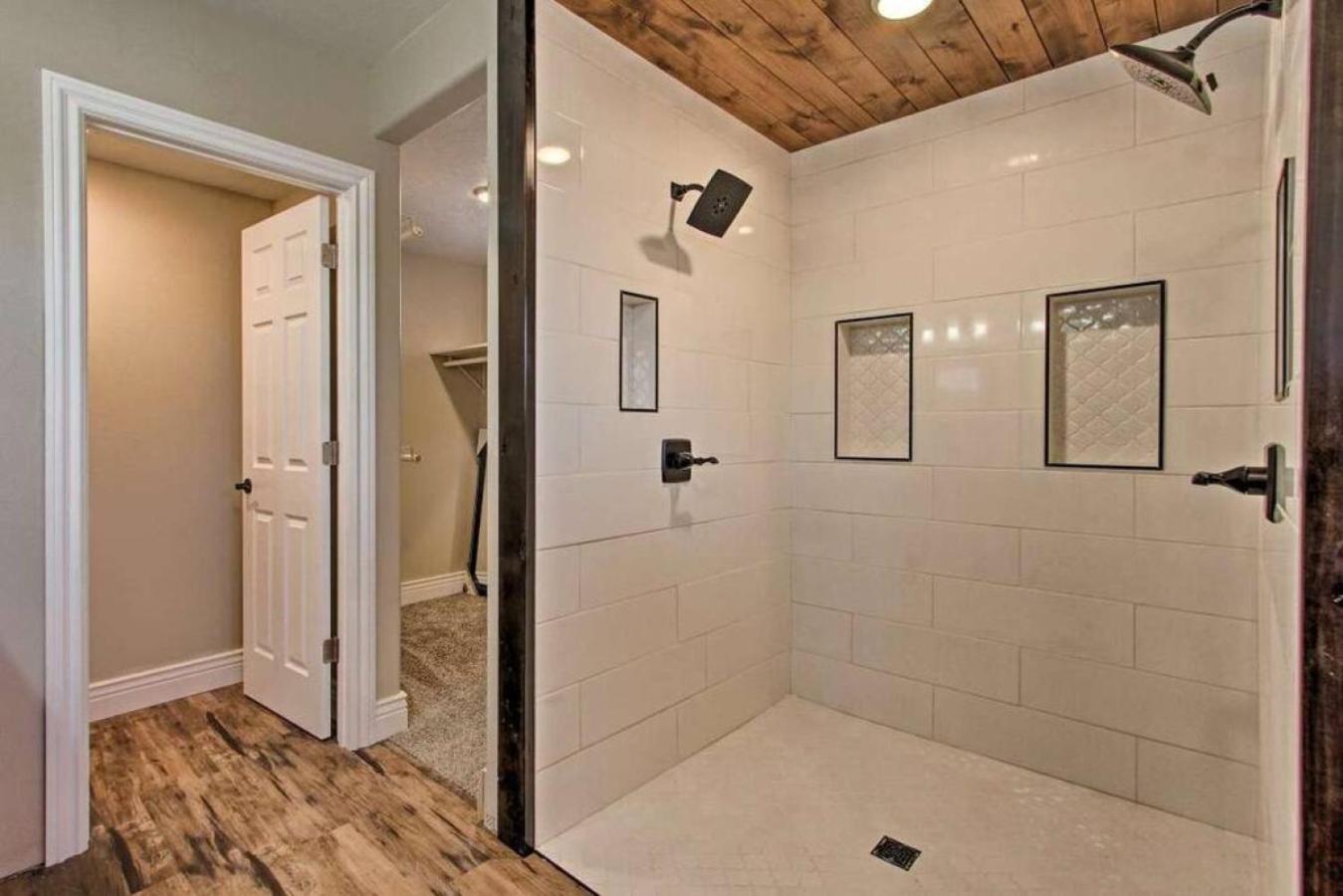 Luxury Great Falls Retreat | Hot Tub | W & R