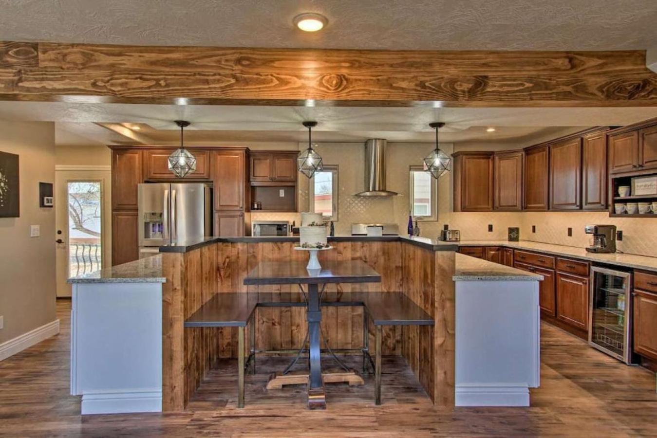 Luxury Great Falls Retreat | Hot Tub | W & R