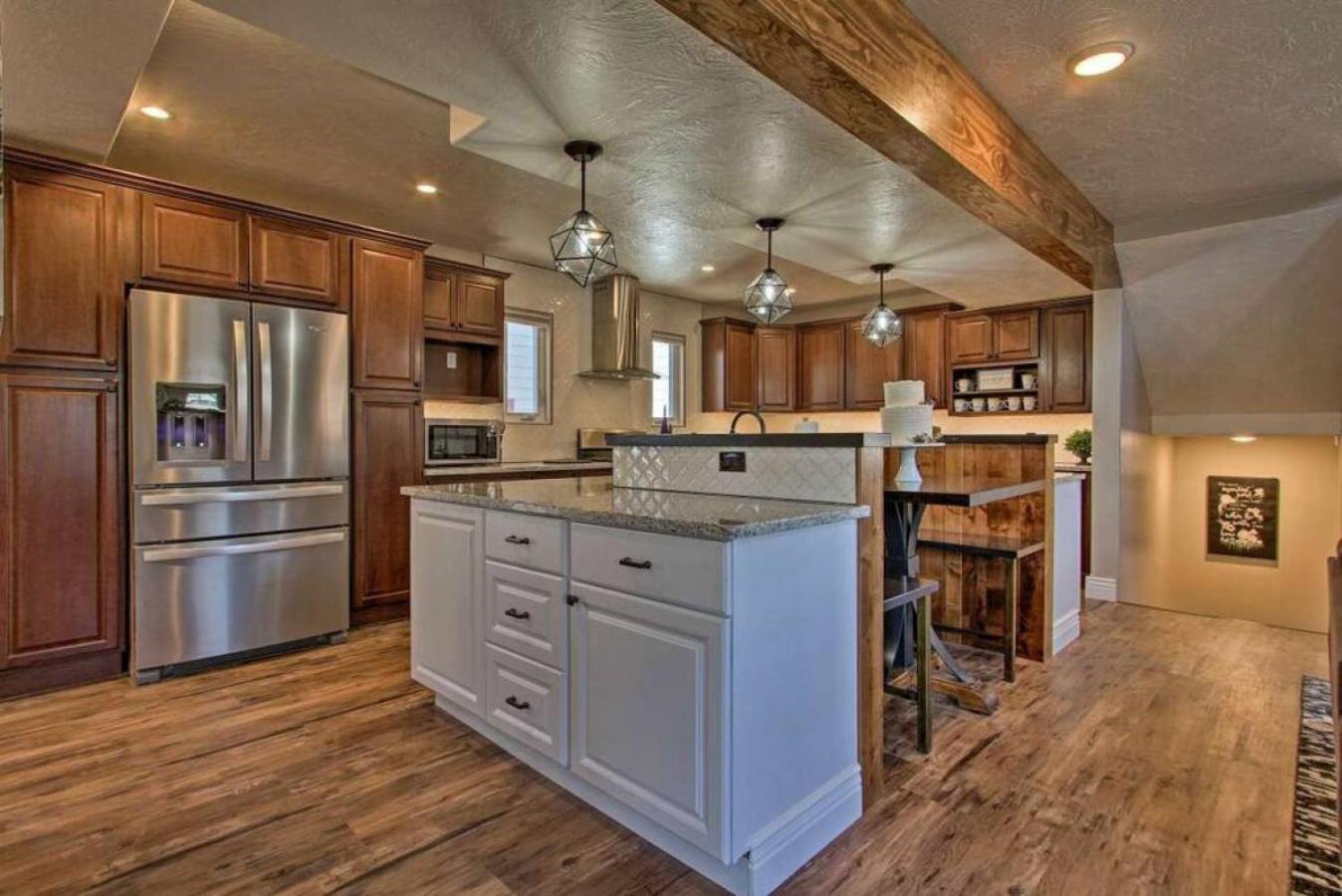 Luxury Great Falls Retreat | Hot Tub | W & R
