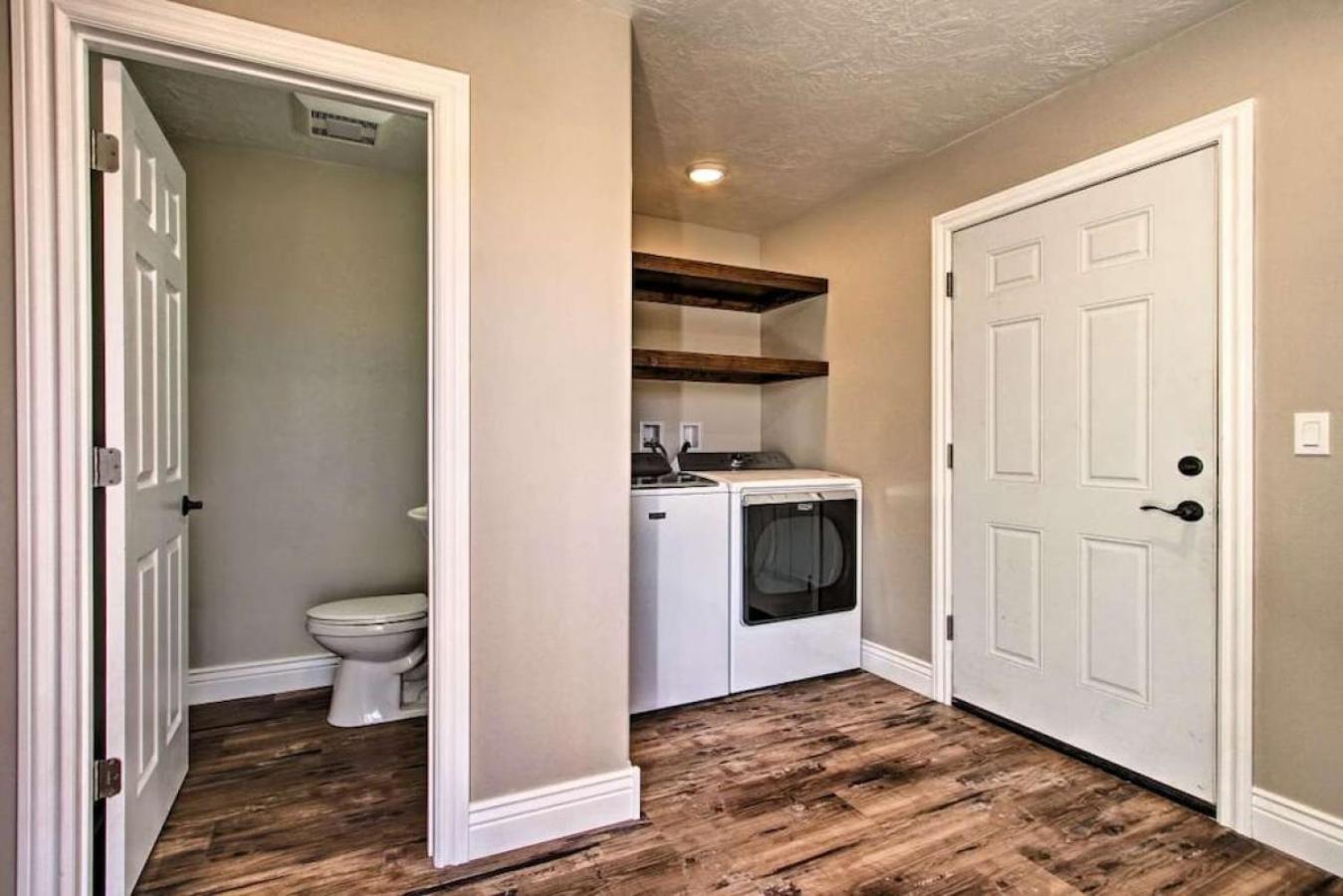Luxury Great Falls Retreat | Hot Tub | W & R