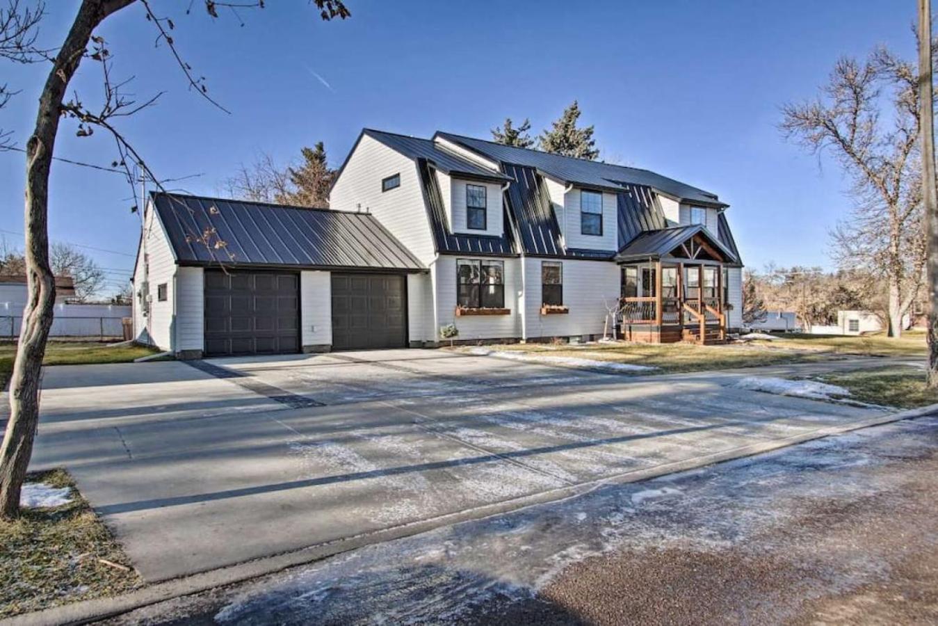 Luxury Great Falls Retreat | Hot Tub | W & R