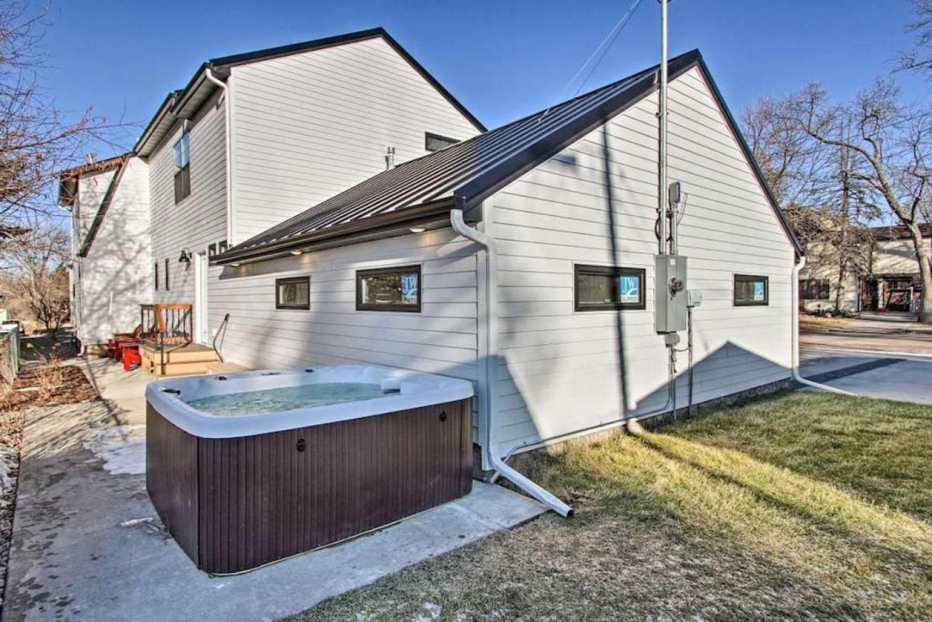 Luxury Great Falls Retreat | Hot Tub | W & R