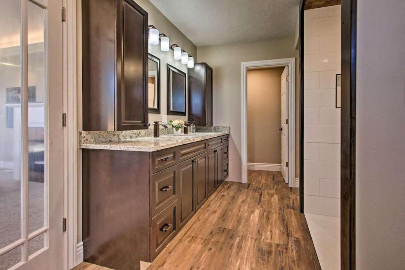 Luxury Great Falls Retreat | Hot Tub | W & R