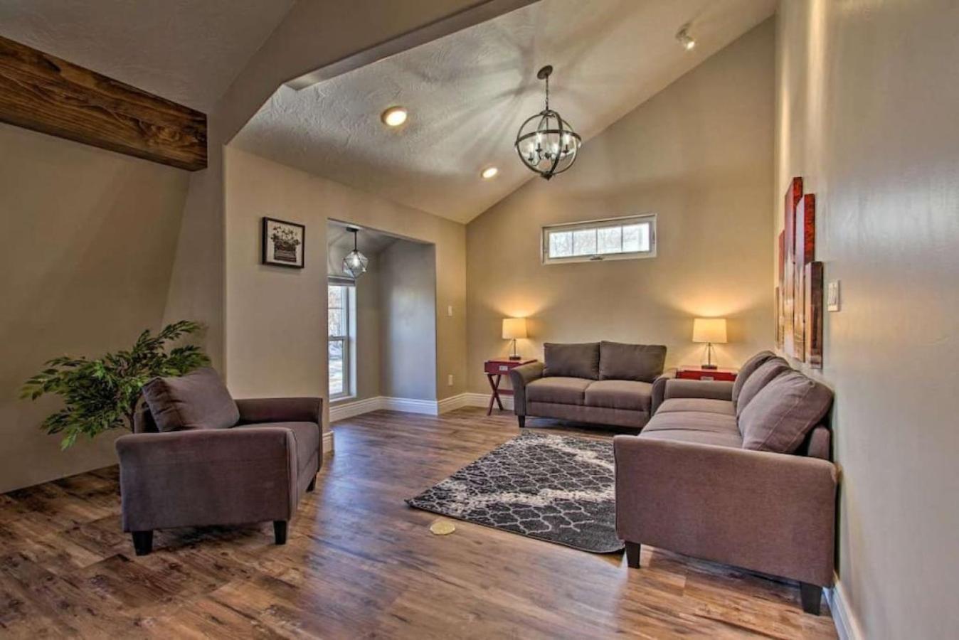 Luxury Great Falls Retreat | Hot Tub | W & R