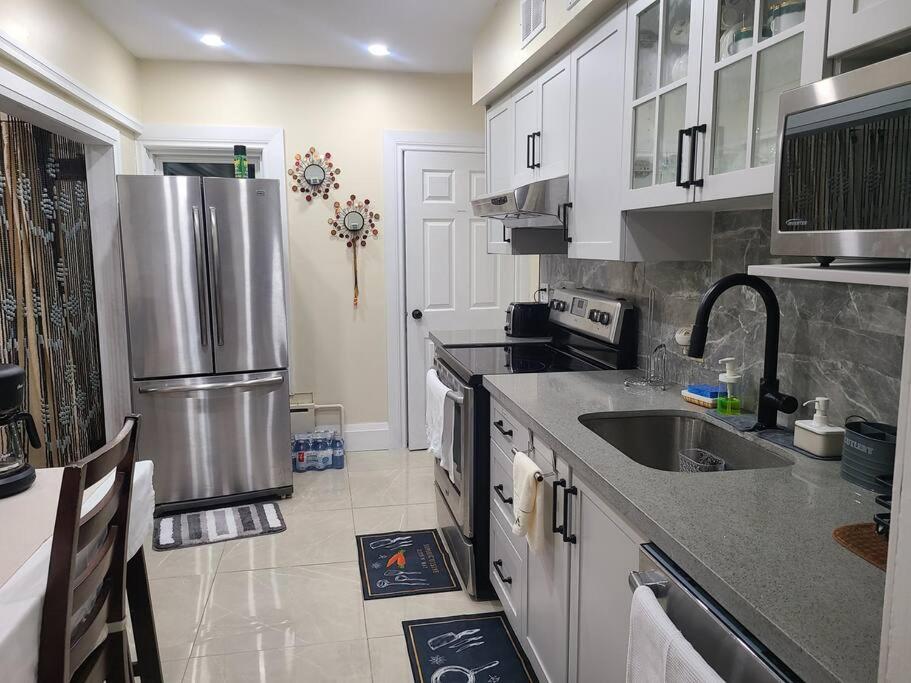 3 BR House in Toronto Downtown