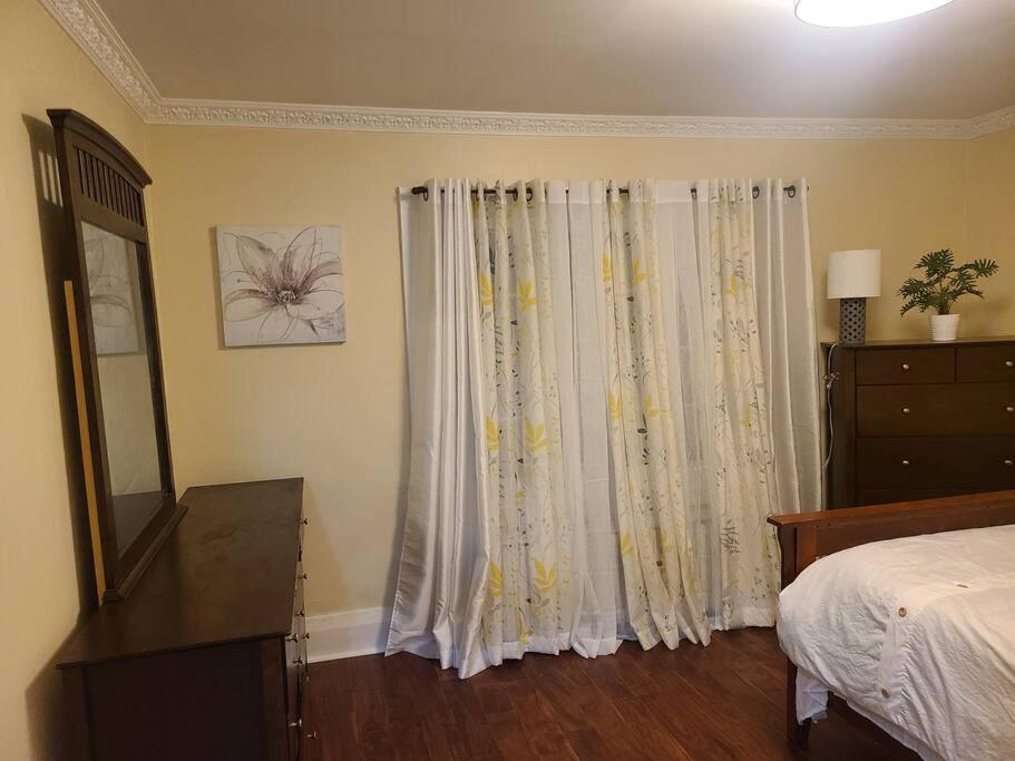 3 BR House in Toronto Downtown