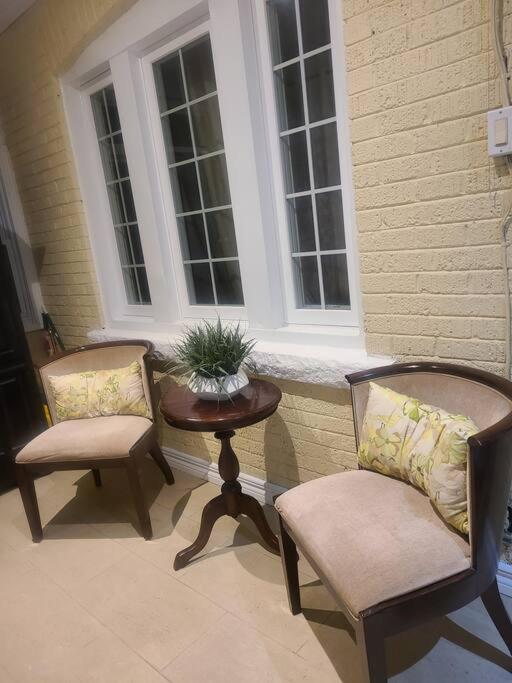 3 BR House in Toronto Downtown