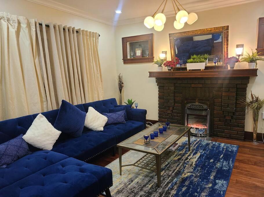 3 BR House in Toronto Downtown