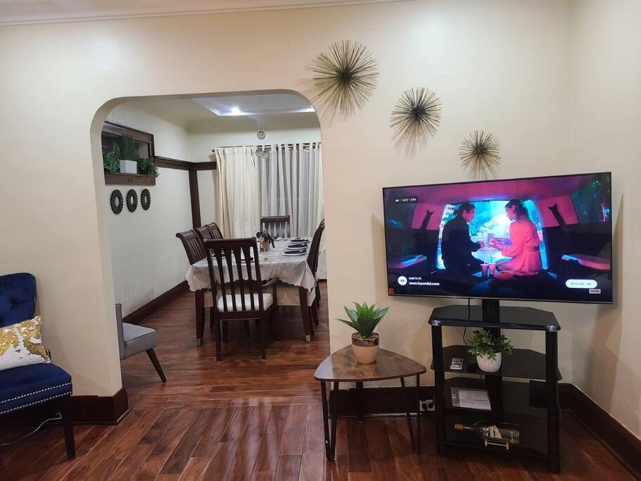 3 BR House in Toronto Downtown