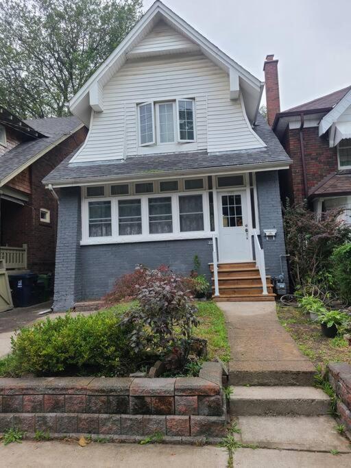3 BR House in Toronto Downtown