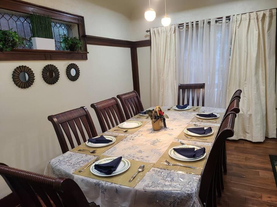 3 BR House in Toronto Downtown