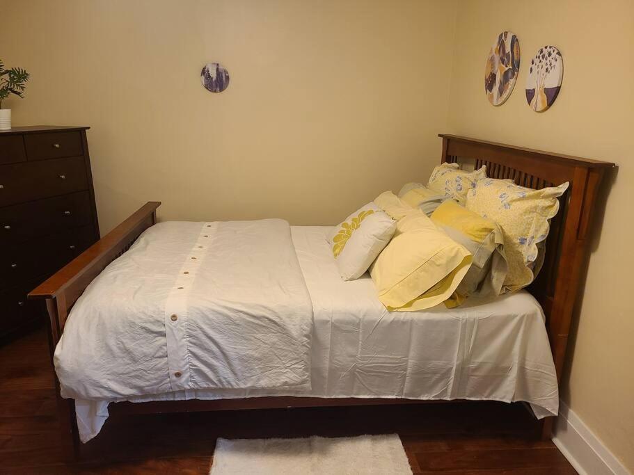 3 BR House in Toronto Downtown