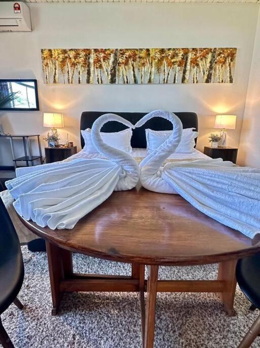 KK Sunset Villa- Full Sunset Balcony, Mosquito Free, 4K TVs, 5G WIFI and more! view 4