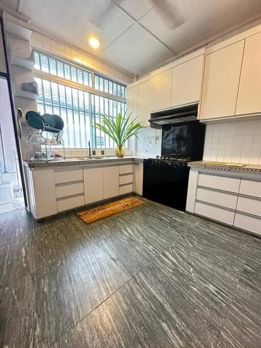 KK Sunset Villa- Full Sunset Balcony, Mosquito Free, 4K TVs, 5G WIFI and more! photo 6