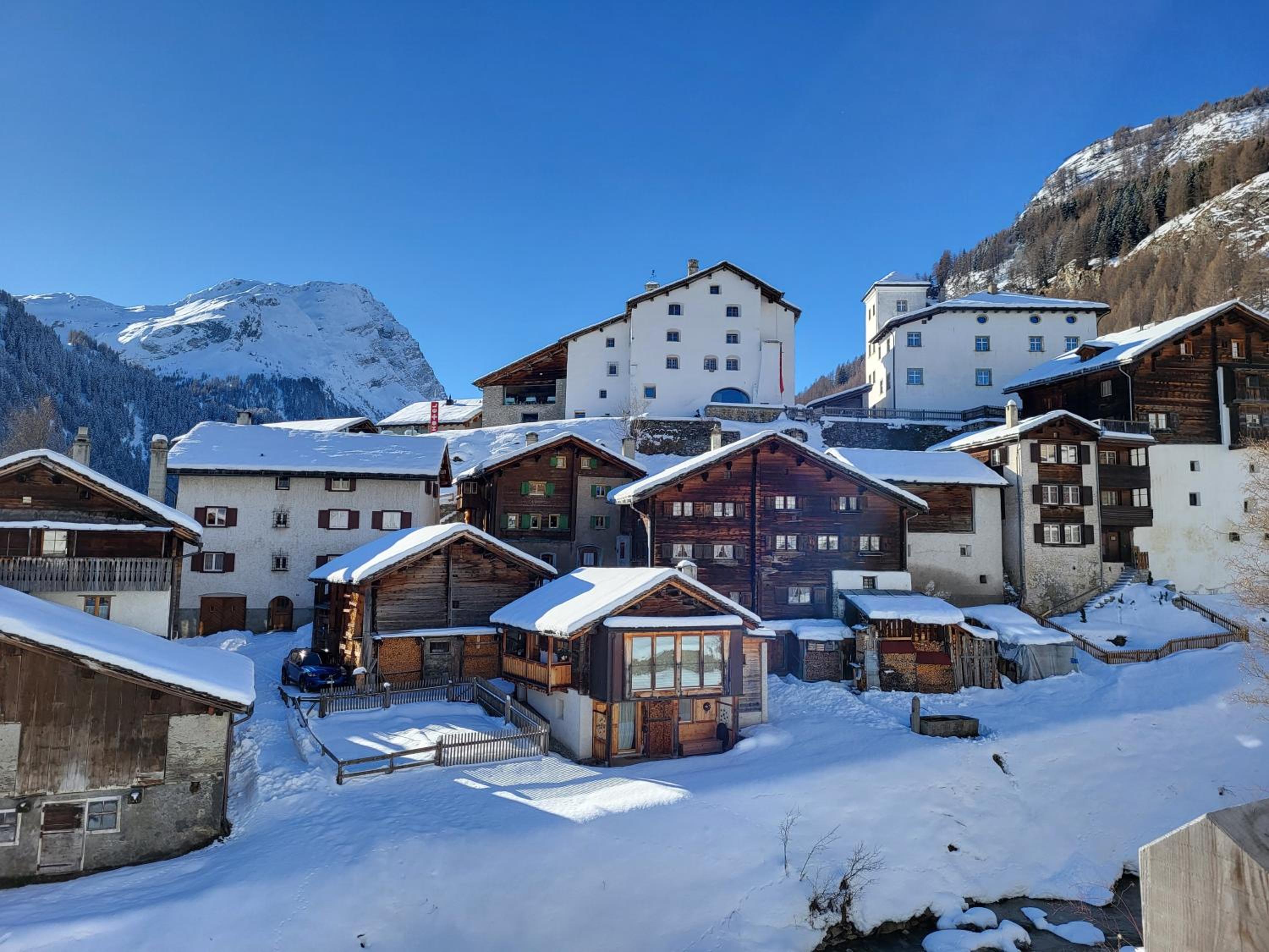 Splügen Haus Engadinella