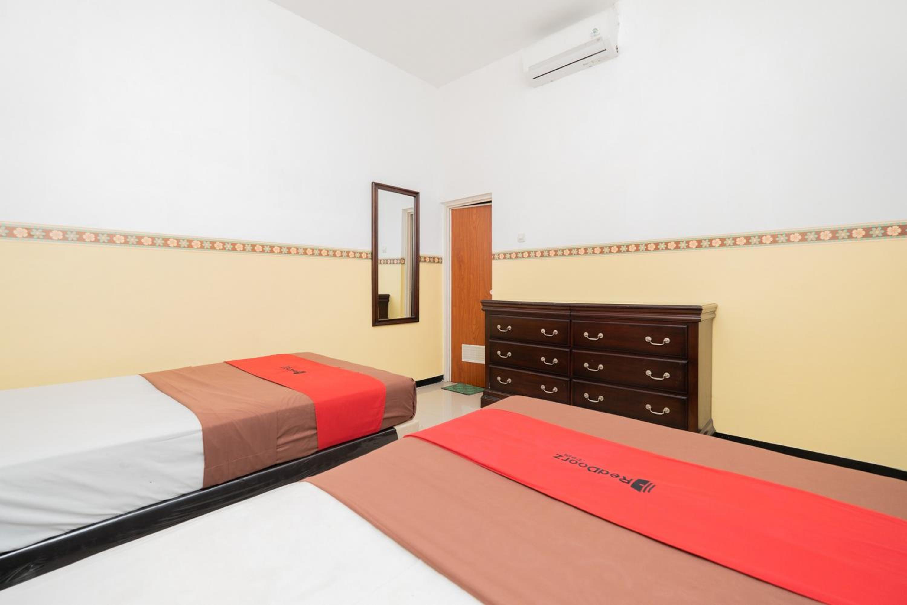 RedDoorz near Taman Krida Budaya Malang, Malang - 10